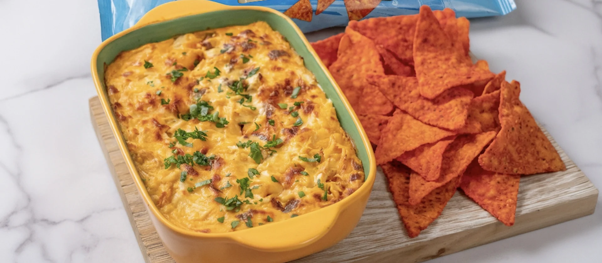 Dip de Pollo Picante y Queso con Ranchitas Buffalo Ranch