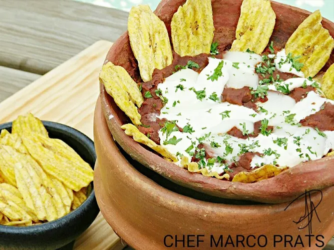 Anafre Mixed with Tostones