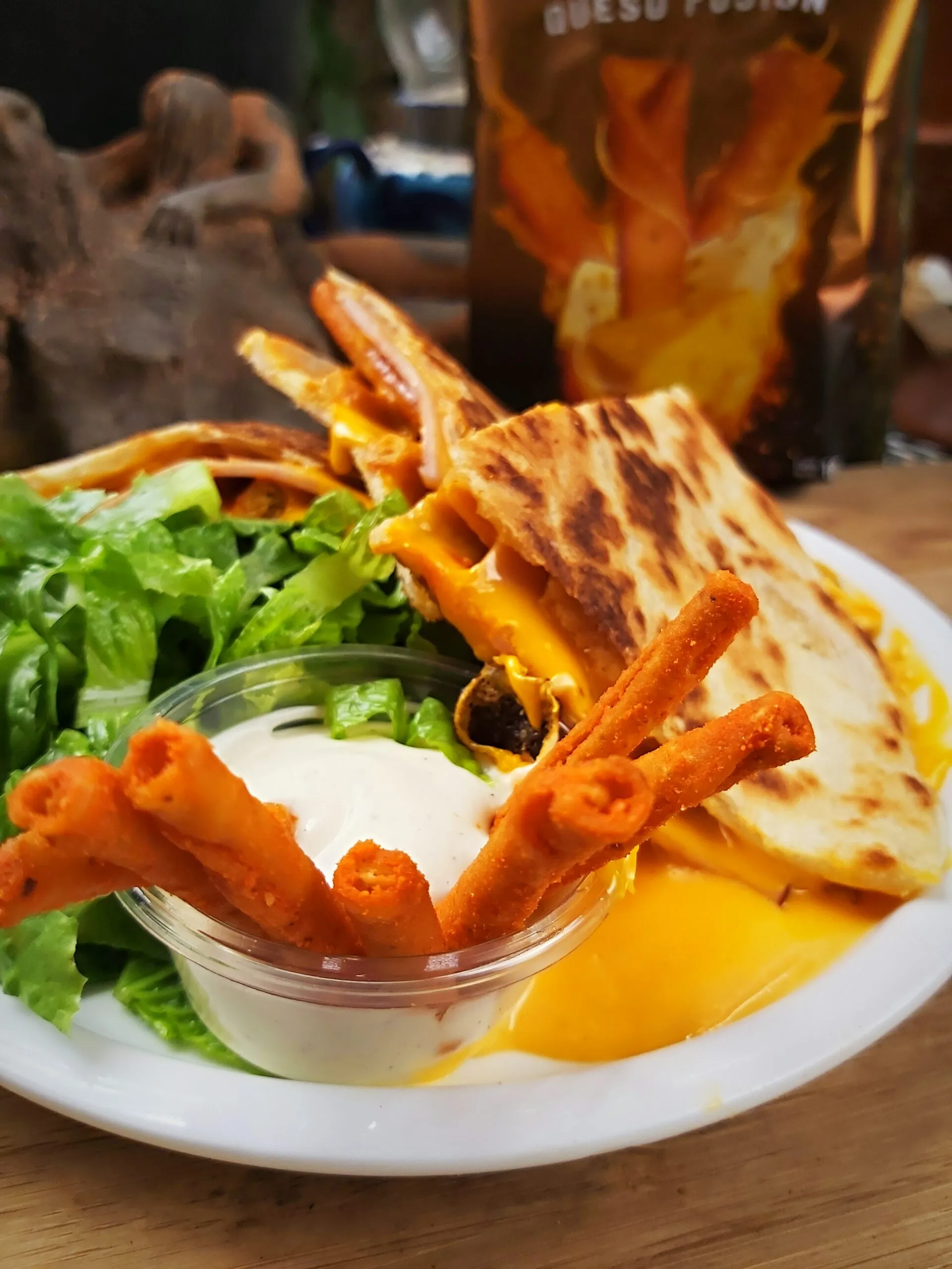 Quesadilla de Jamón y Queso con Taqueritos Chile Queso Fusión